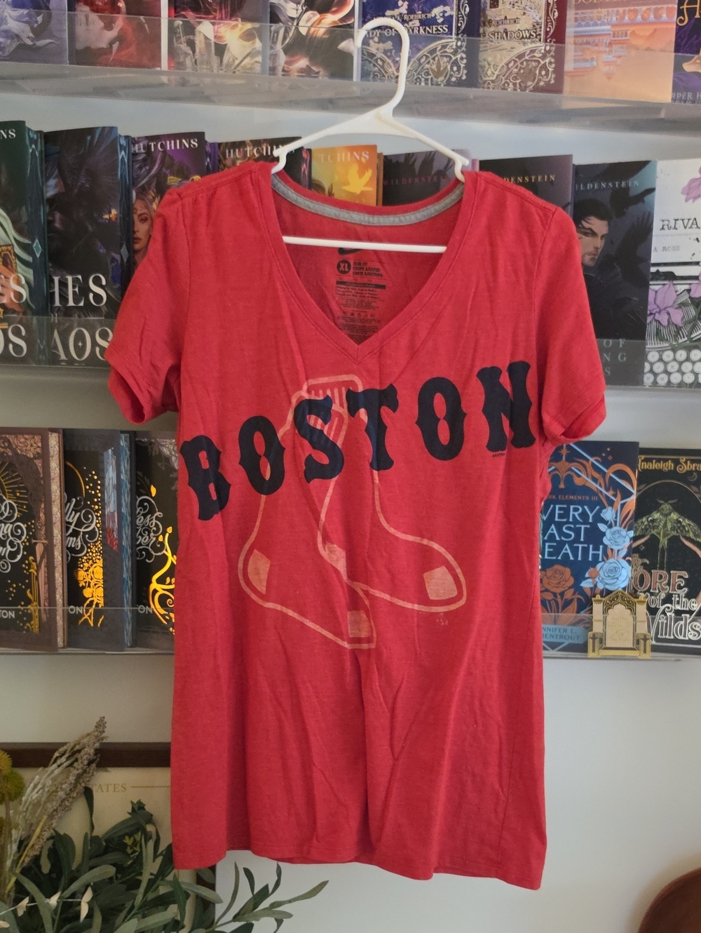 XL Nike Women's V-Neck Slim Fit Boston Red Sox T-Shirt